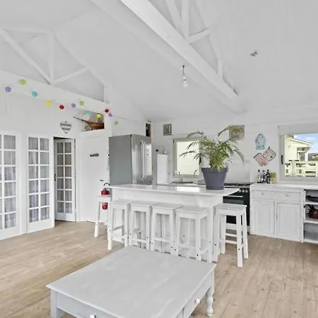 Chalet Sur Pilotis 10 Pers Wifi 2 Suites Familles 50 M Mer Clim Chalet Gruissan